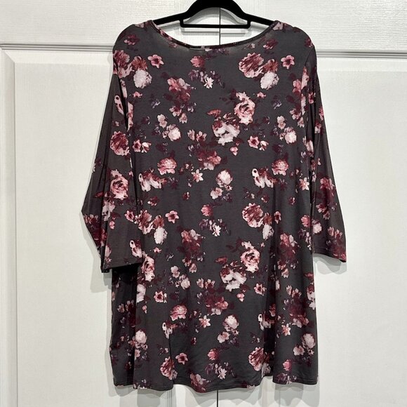 NWT Rachel Ashwell Grey with Pinks Floral V-Neck 3/4 Sleeve Top - Picture 3 of 4